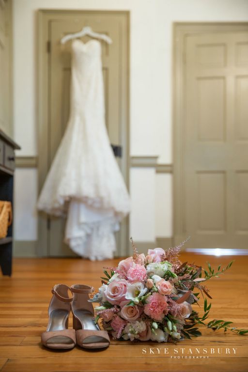 Gentry Wedding - photos courtesy of https://www.facebook.com/skyestansburyphotography